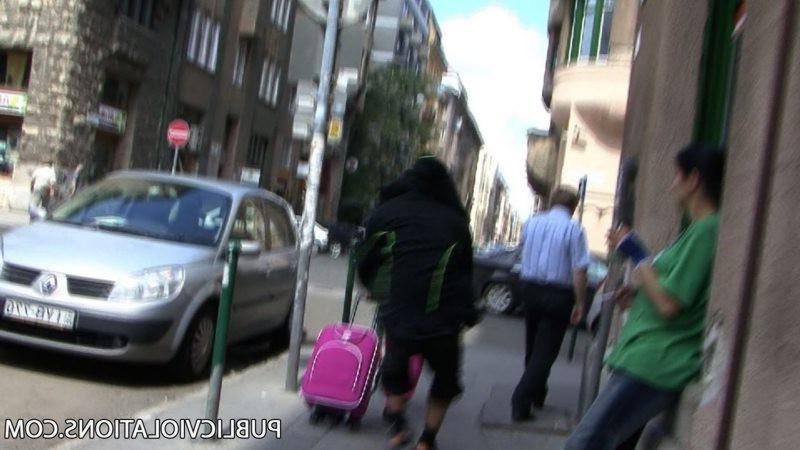 12P Brunette gets sharked in public and shows ass