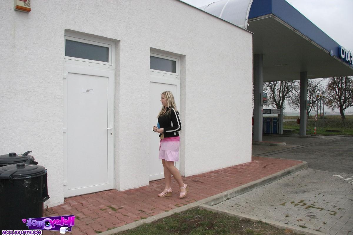 14P Blonde girl wants to fuck the surprise from the gloryhole