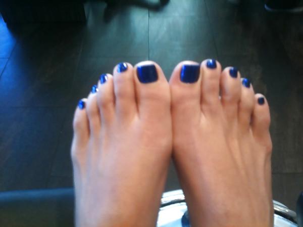 25P Sienna west perfect feet