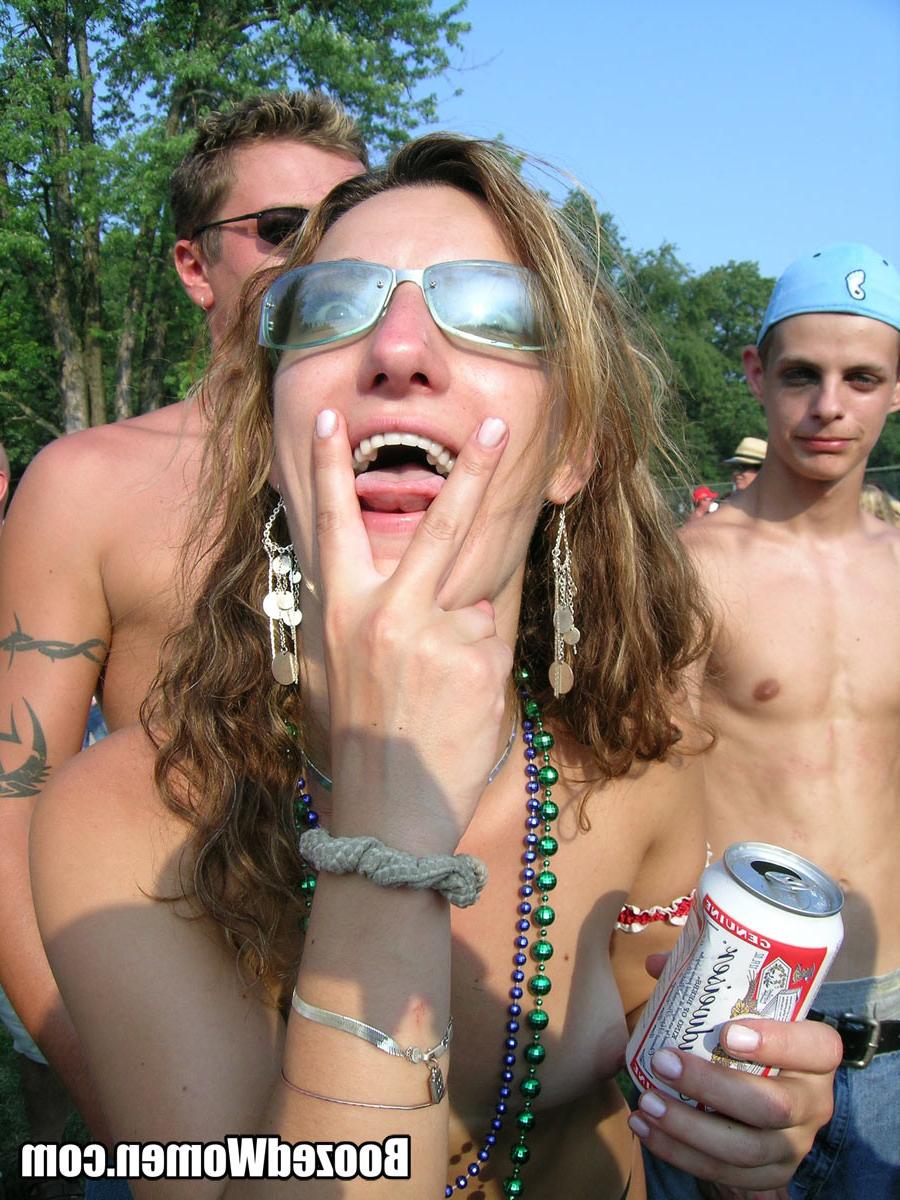 12P trashy hoes spread their legs in public