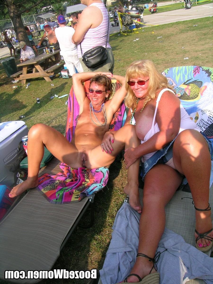 12P trashy hoes spread their legs in public