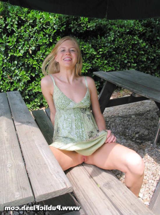 16P Puffy Nipple Flasher zum ersten Mal in der Öffentlichkeit nackt
