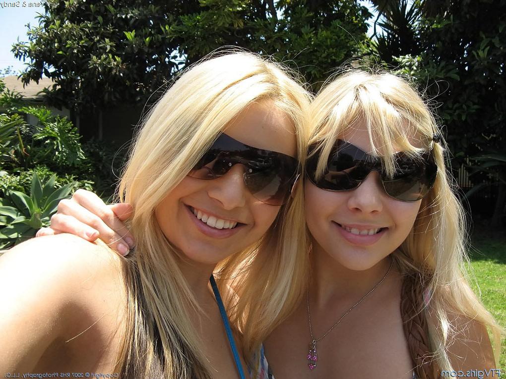 15P Hot sexy blond babes flashing their bits in public