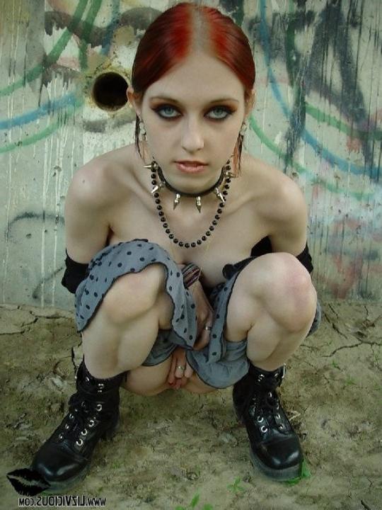 18P gothic chick sucking cock and fucked in public park