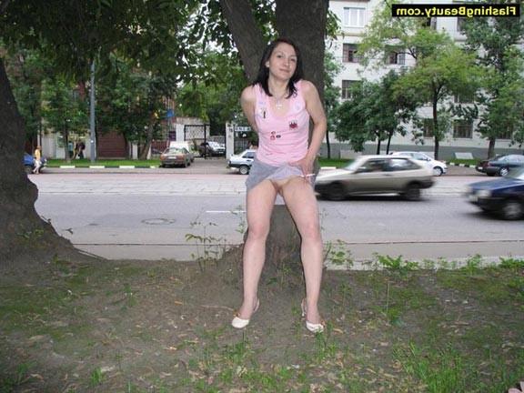 16P Girl flashing her pussy in public