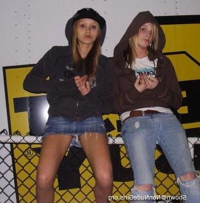 20P Amateur punk rocker chicks