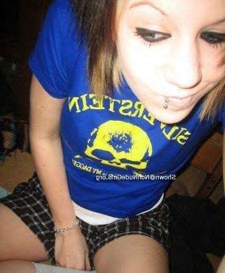 20P Amateur punk rocker chicks