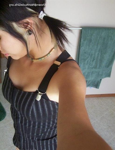 20P Amateur punk rocker chicks