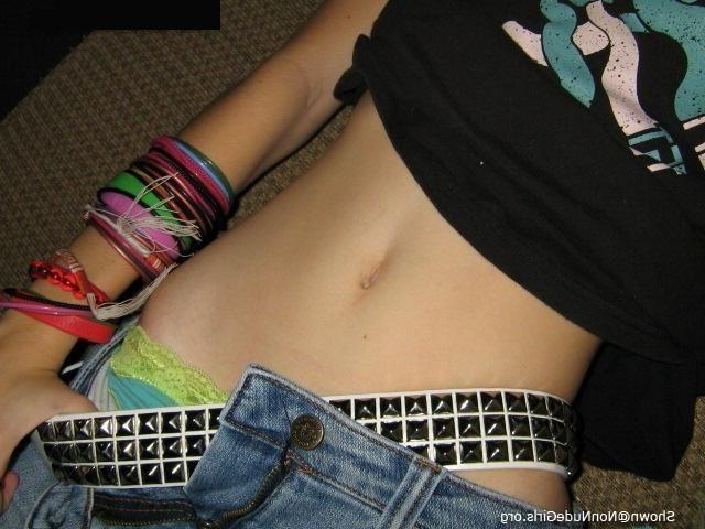 20P Amateur punk rocker chicks