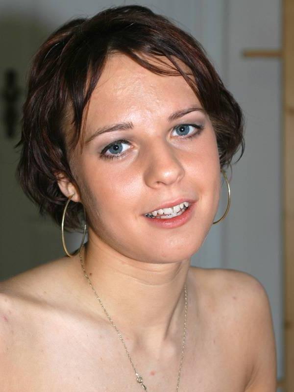 16P Single amateur spreading her shaved juicy pussy