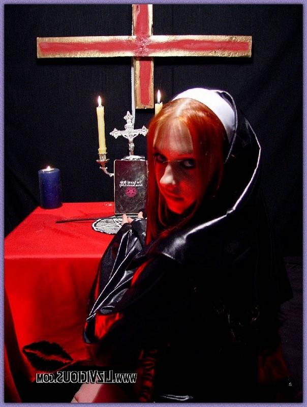 16P beauty liz vicious get real wild and nasty in black outfit