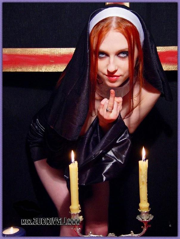 16P beauty liz vicious get real wild and nasty in black outfit