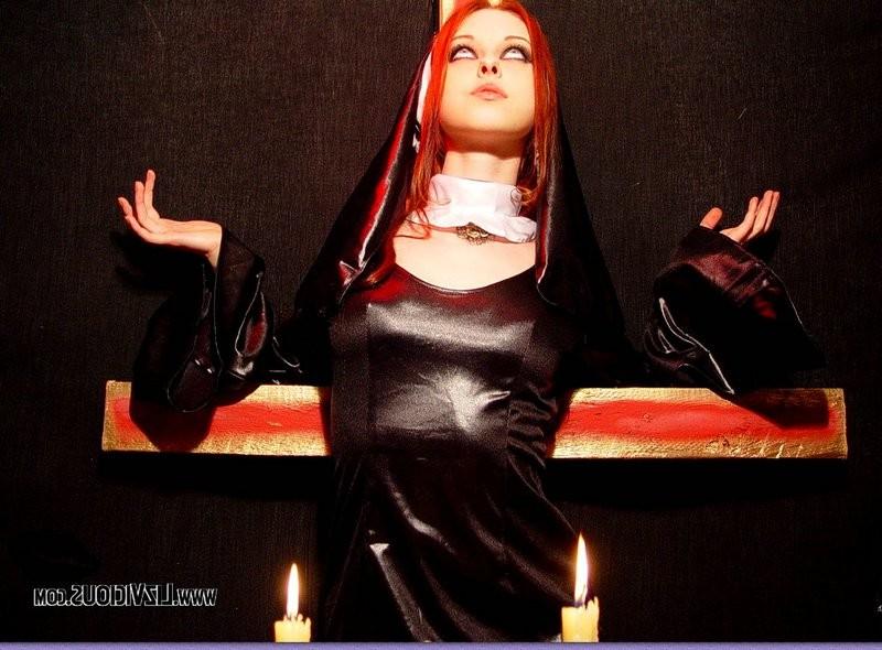 16P beauty liz vicious get real wild and nasty in black outfit