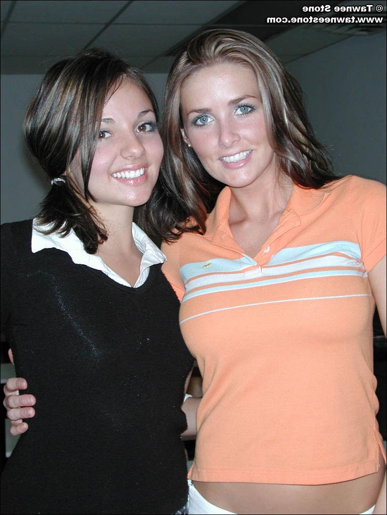 17P Some sexy school girls play around