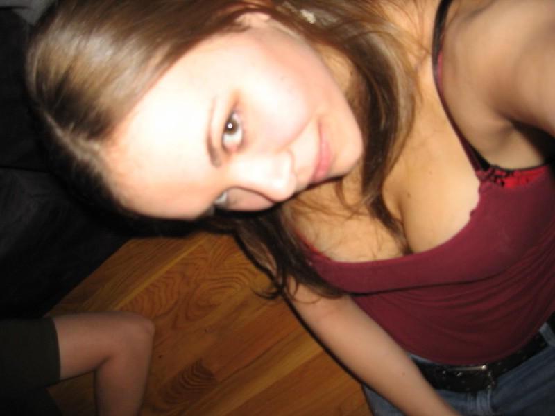 12P GF Babes With Nice Juggs 