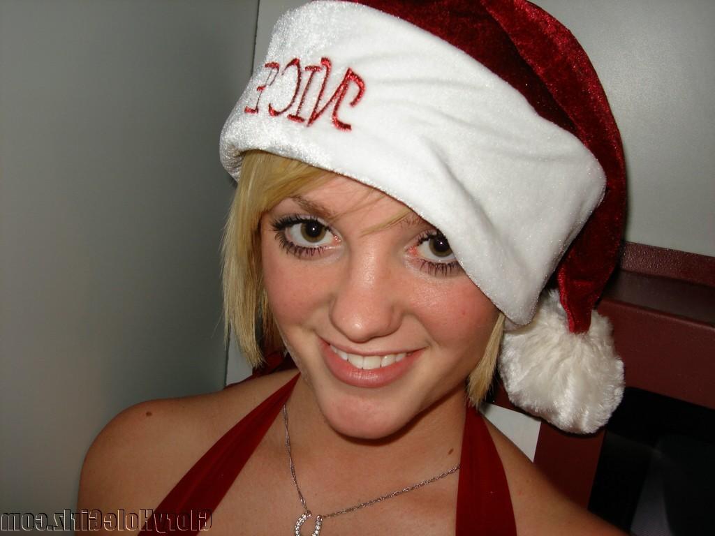 20P Busty babe showing off the spirit of Xmas at gloryhole