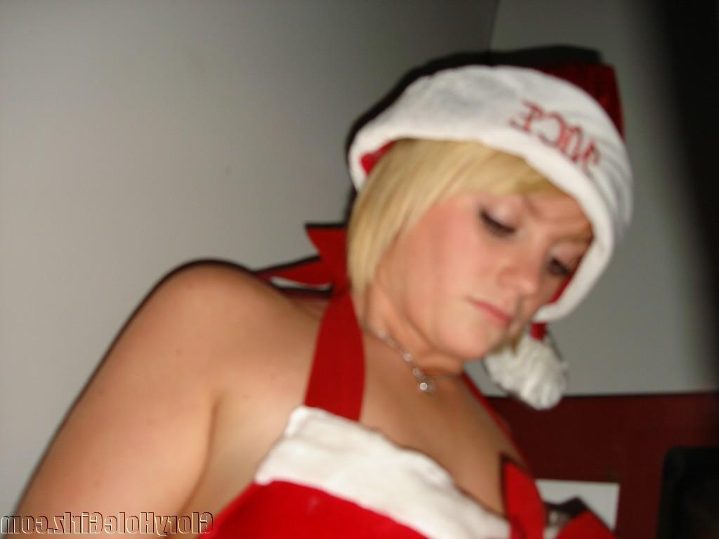20P Busty babe showing off the spirit of Xmas at gloryhole