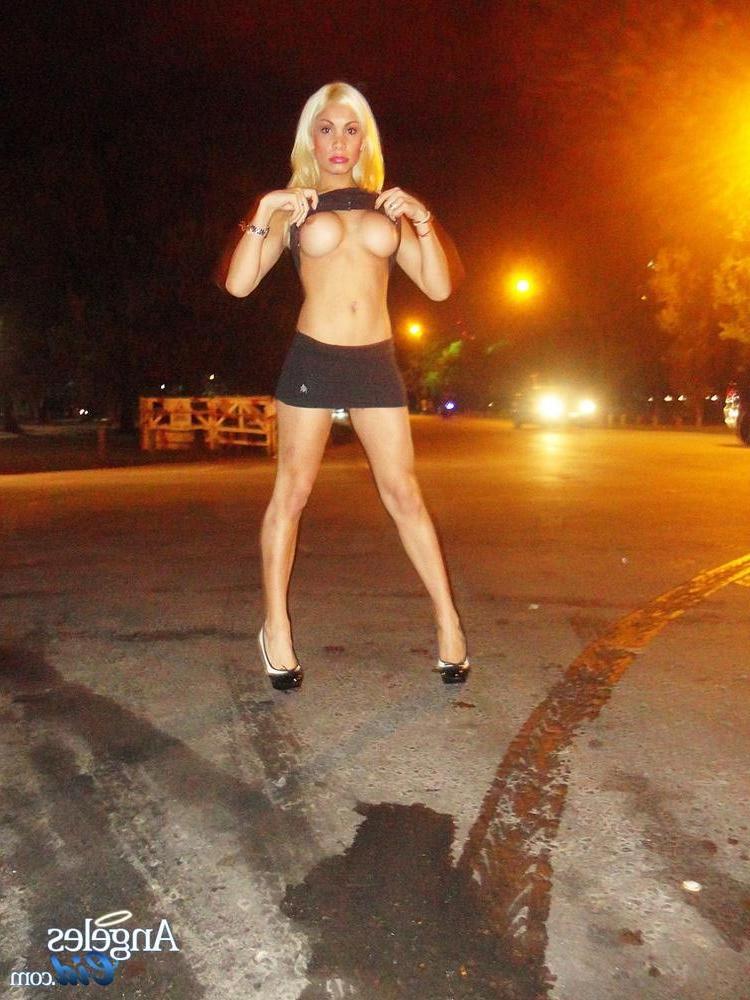 14P Horny Shemale Angeles Cid Flashes Motorists On Street For Thrills