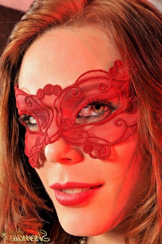 15P Kinky Tgirl In Red Lingerie