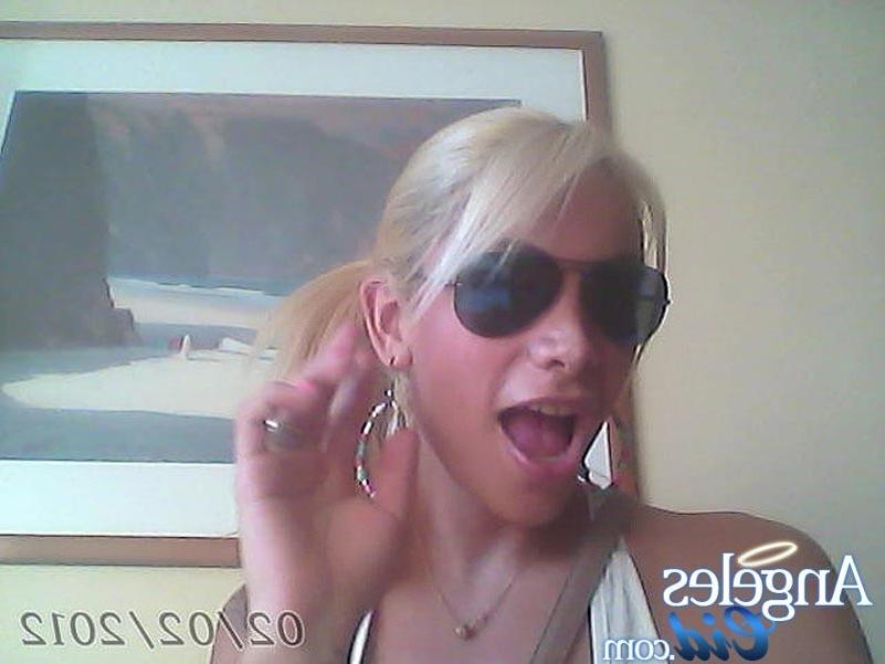 14P Angeles Cid posing in front of her web cam