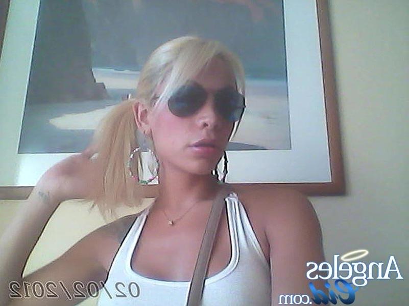 14P Angeles Cid posing in front of her web cam