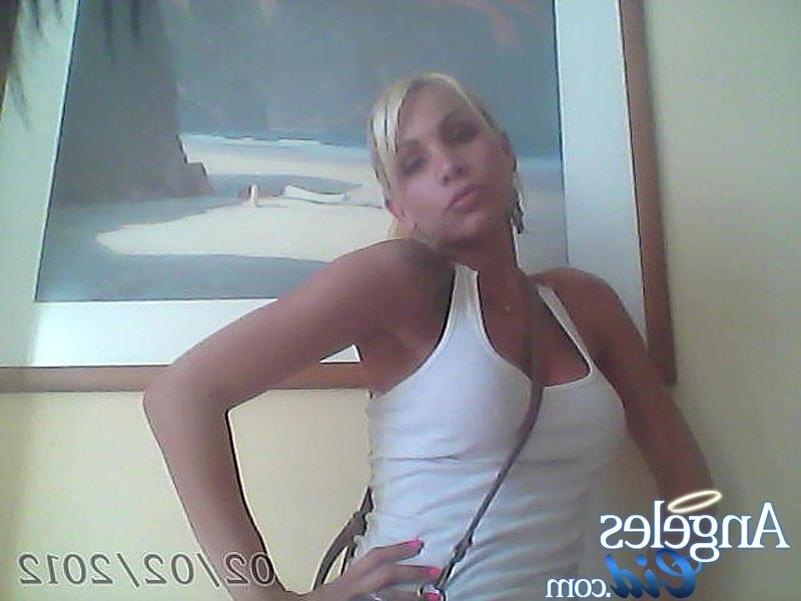 14P Angeles Cid posing in front of her web cam