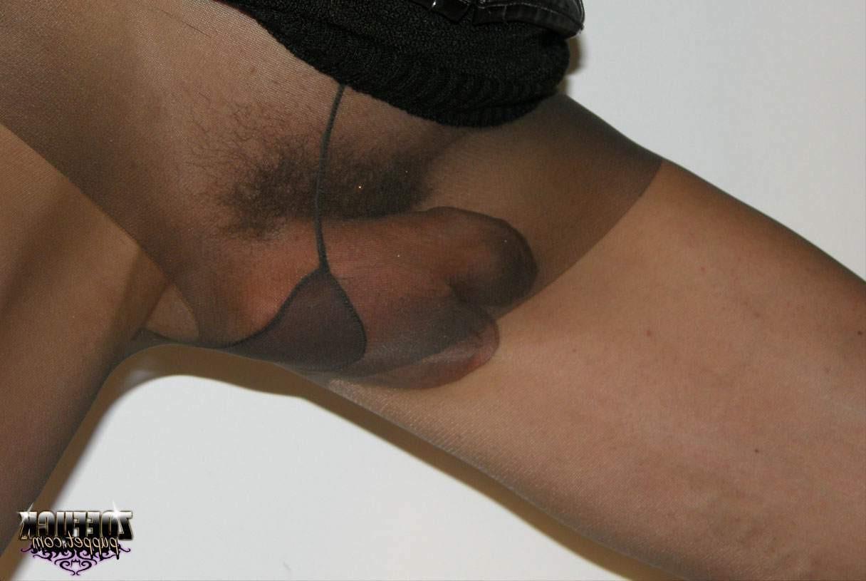15P Tranny posing in pantyhose