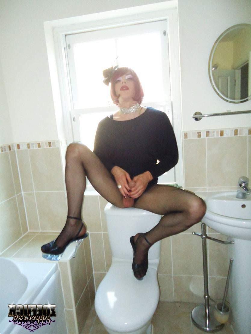 15P Tranny posing in pantyhose