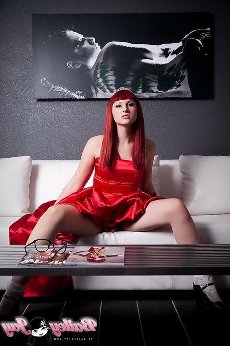 15P Shemale prom queen Bailey Jay teases in her tiara