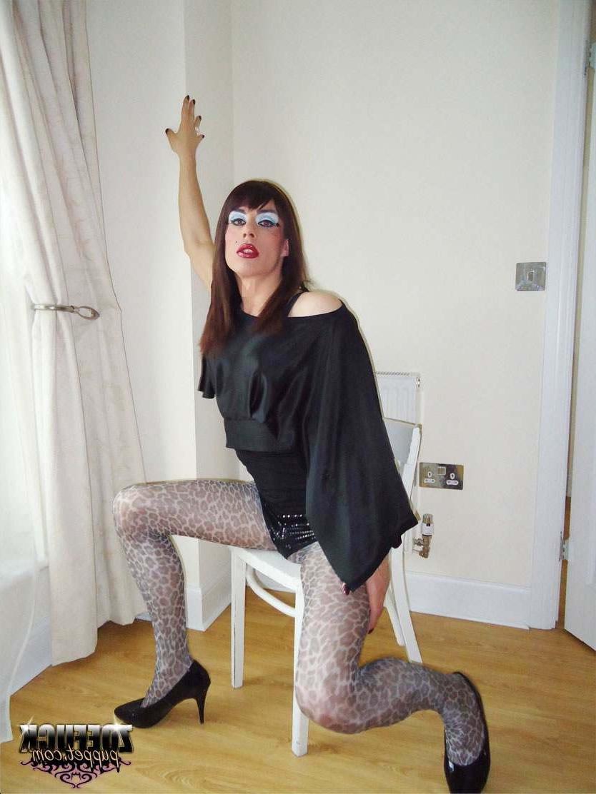 16P Tranny posing
