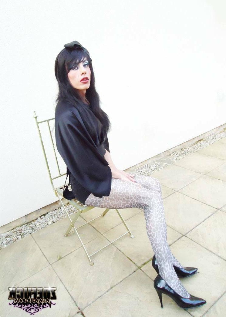 16P Tranny posing