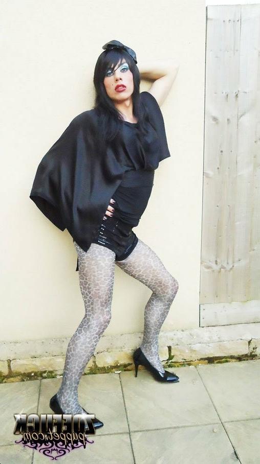 16P Tranny posing