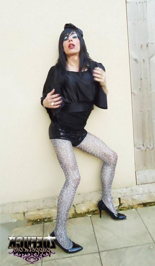 16P Tranny posing