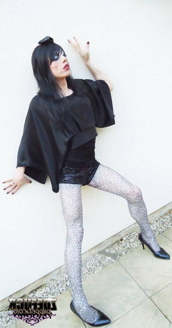 16P Tranny posing