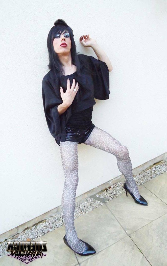 16P Tranny posing