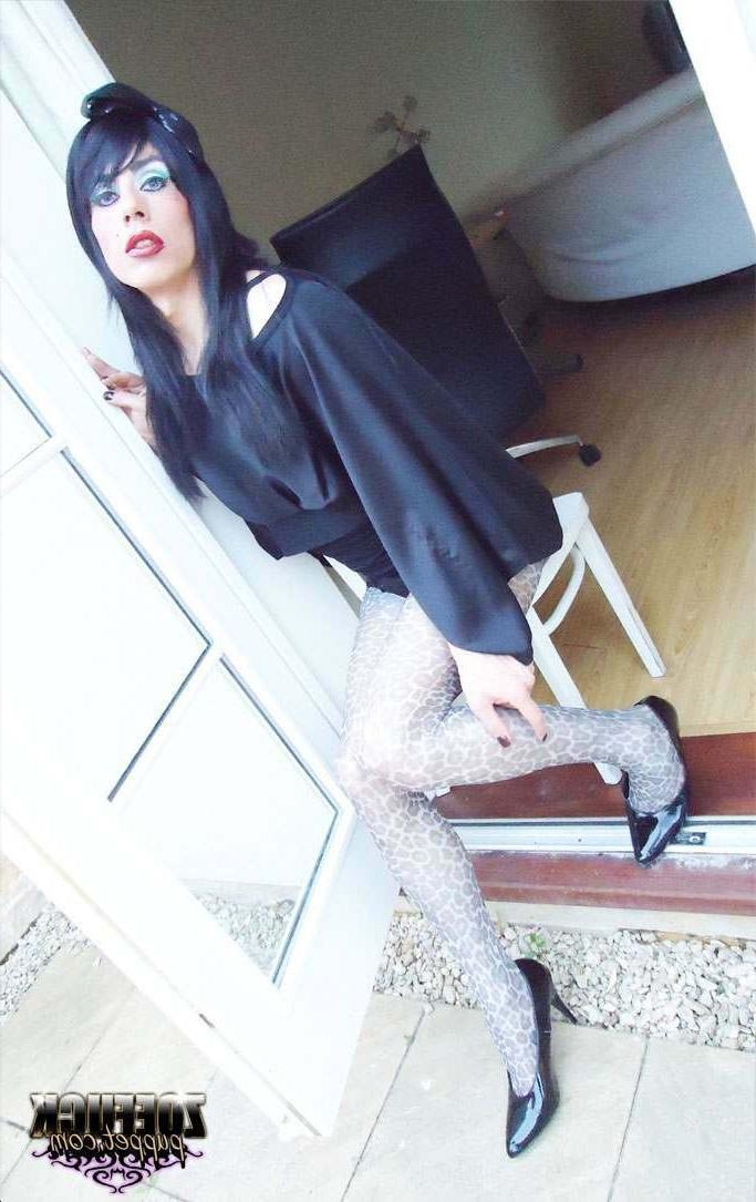 16P Tranny posing