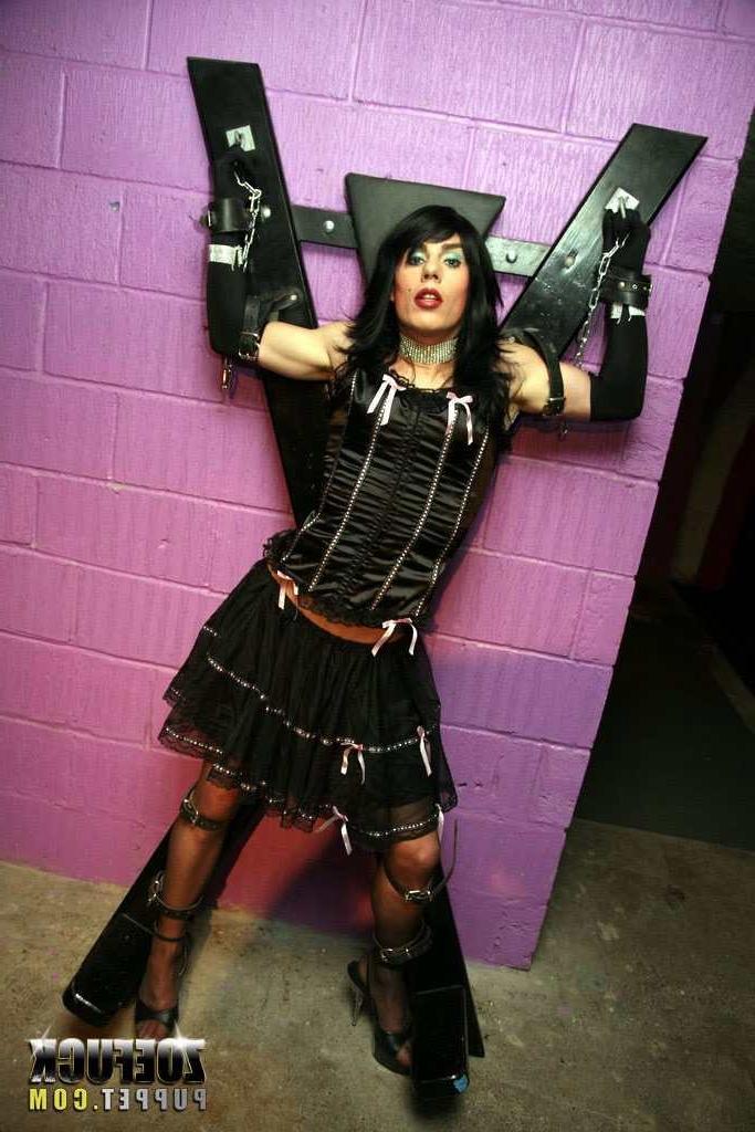 16P Tranny posing