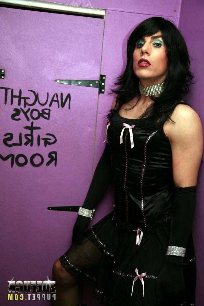 16P Tranny posing