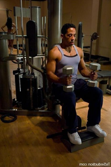 15P Black Tranny Exercising A Man
