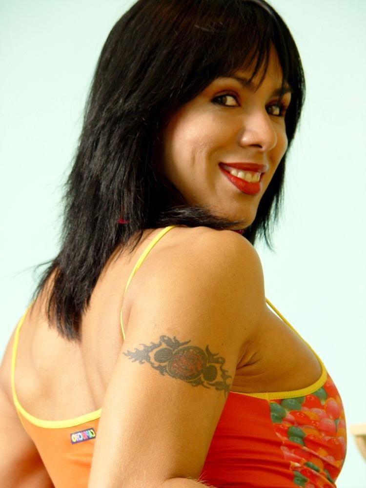 16P Hard Body Tranny With Firm Tits Gets Naked And Poses