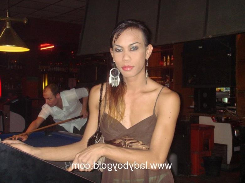 15P street walking thai shemale hookers make money