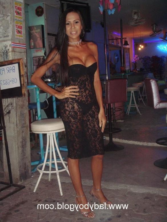 15P street walking thai shemale hookers make money