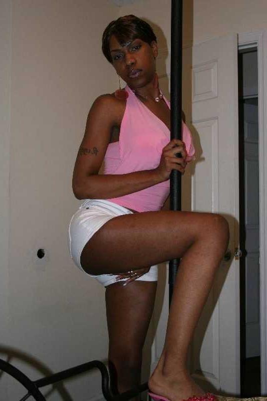 17P Ebony goddess Sexxxyjade sucking on a huge cock