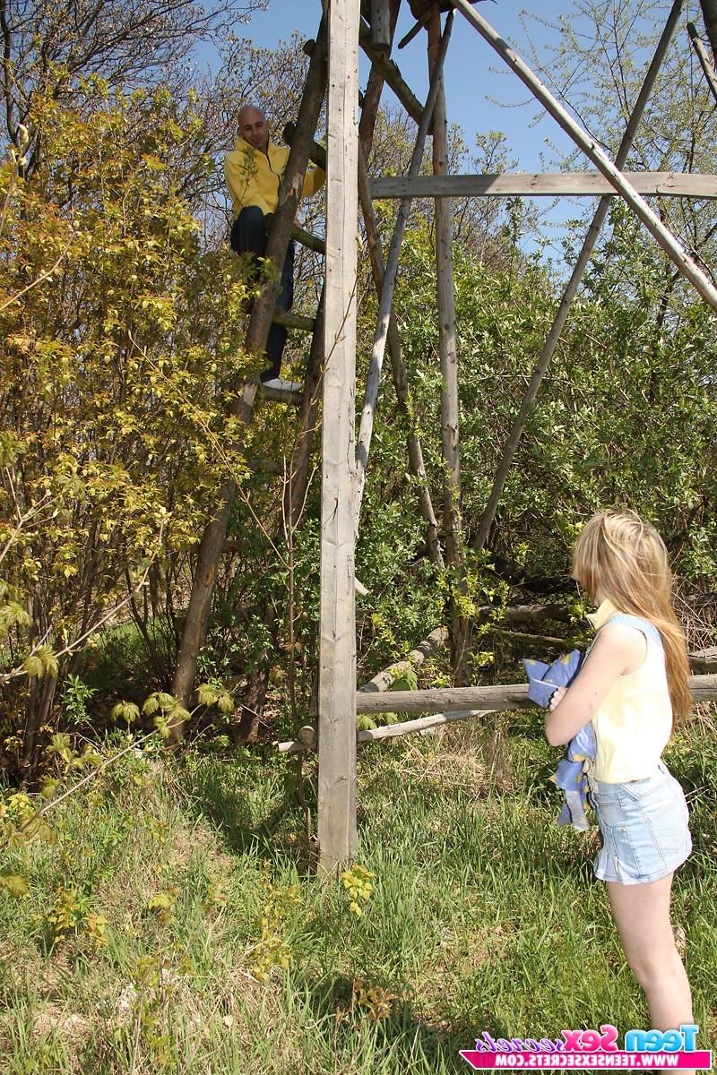 14P Cute lil blonde teen girl fucks a lucky stranger outdoors