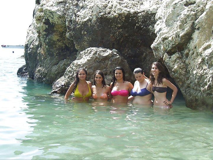 15P Bikini Bitch 