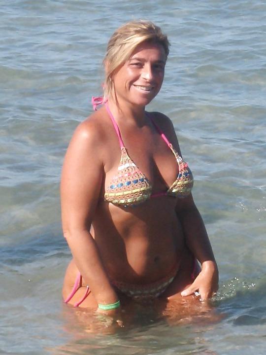 15P Bikini Bitch 