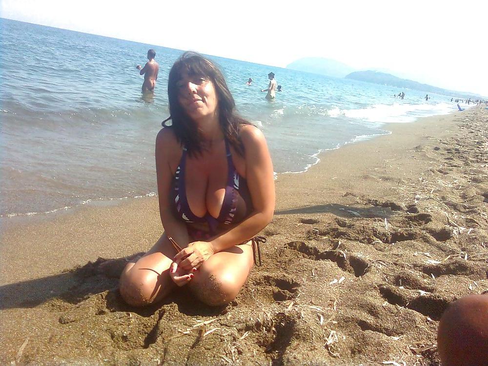 15P Bikini Bitch 