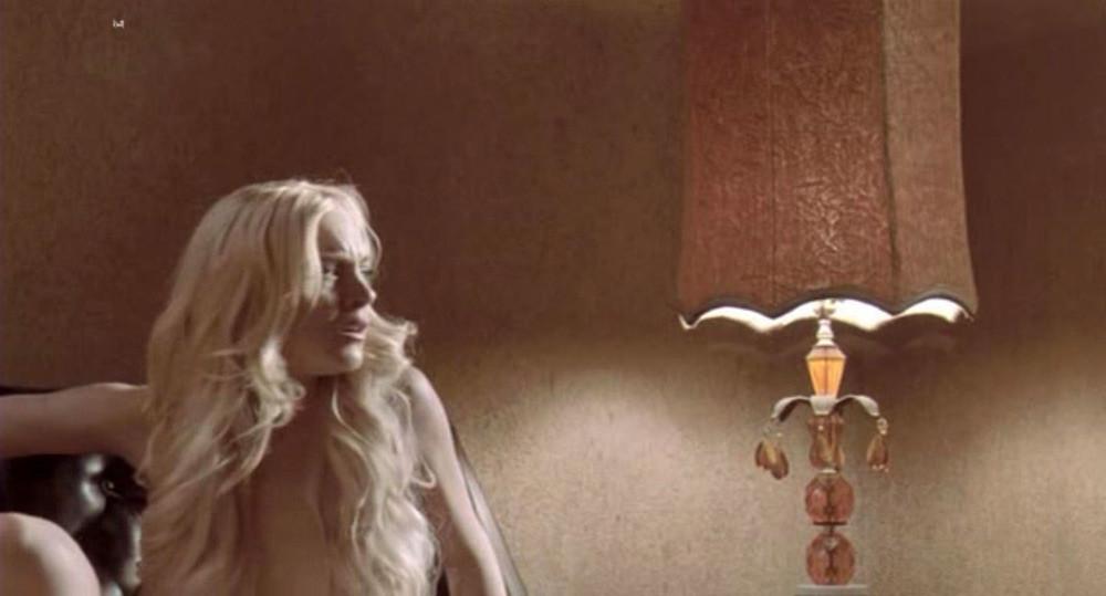 15P Lindsay Lohan hot striptease and juicy nude boobs