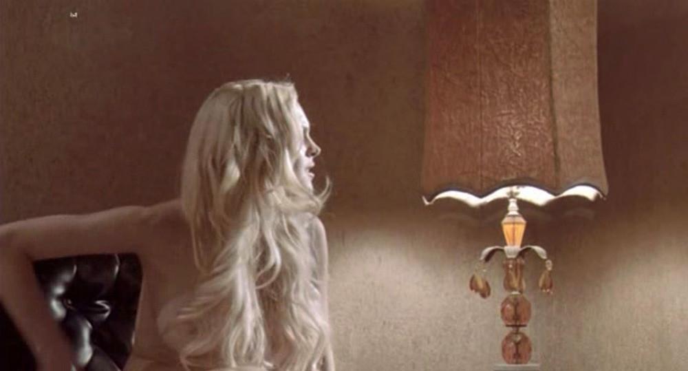 15P Lindsay Lohan hot striptease and juicy nude boobs