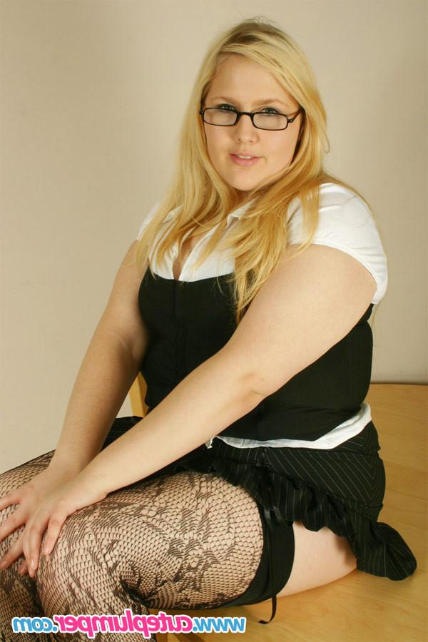 15P Chubby blonde secretary in glasses stripping